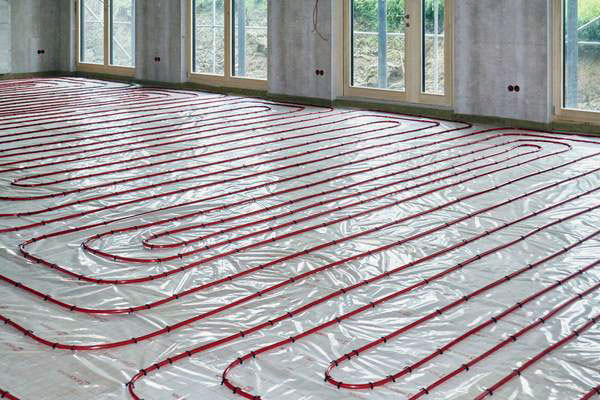 Der neue Floorrock Heat CP3 ist ein nichtbrennbares Verbundprodukt A2-s1, d0. Die Folie ist belastbar für Nutzlasten bis 5 kN/m2 und Einzellasten bis 4 kN.