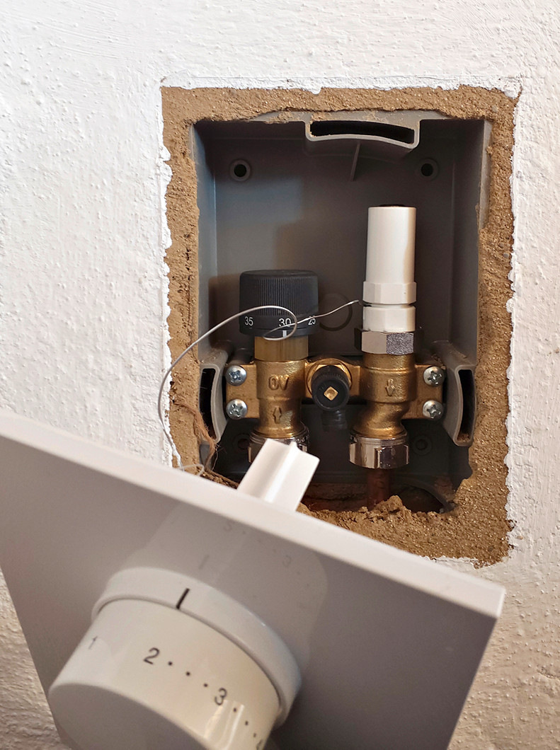 UP-Thermostatventil mit Rücklauftemperatur­begrenzung im Rücklauf der Wandheizungskreise.