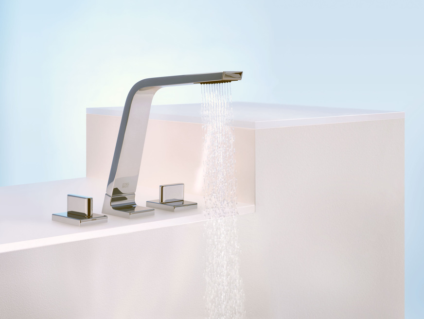 Bei CL.1 umschmeicheln beispielsweise 40 weiche Einzelstrahlen die Hände und unterstreichen zugleich die dynamische Sinnlichkeit der Armatur. Das eigens dafür entwickelte Sprayface zeichnet sich durch einen effizienten Wasserverbrauch von 3,9&nbsp;l pro Minute aus.