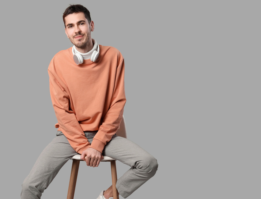 In der Kombination mit großflächiger Graunuance passen Pink oder Pfirsich nicht nur für Mutter und Tochter, sondern auch für Vater und Sohn, wenn es ums Familienbad geht. Der ein oder andere Mann hat das sogar modisch für sich entdeckt.