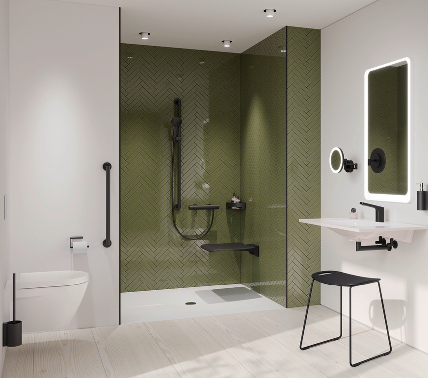 In diesem streng grafischen Bad rücken die ­betonten Hell-Dunkel-Kontraste Themen wie Sicherheit, Hygiene und Funktionalität optisch in den Vordergrund. Kreativität wird durch das Fischgrät-Verlegeraster der Wandfliesen sichtbar. Der Gesamteindruck ist maskulin. Würden Sie ihn etwas weicher machen wollen, eignet sich als Blickfang zu Oliv fantastisch die Trendfarbe Peach Fuzz.