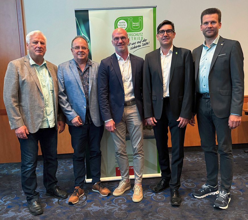 Der alte und neue Vorstand der ÜWG (v. l.): Oswald Klette, Hans-Albert Fritsch (stellvert. Vorstandsvorsitzender), Geschäftsführer Dipl.-Ing. Timo Kuss, Dipl.-Ing. ­Andreas Kröckel (Vorstandsvorsitzender) und Thorsten Jakob.