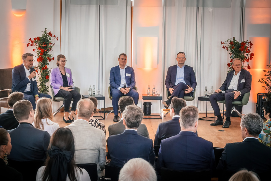Lebhafte Diskussionsrunde: v.l.n.r. Uwe Rittmann, Anne Börger-Olthoff, Prof. Dr. Tom Rüsen. Jens Spahn, Heinrich Winkelmann.
