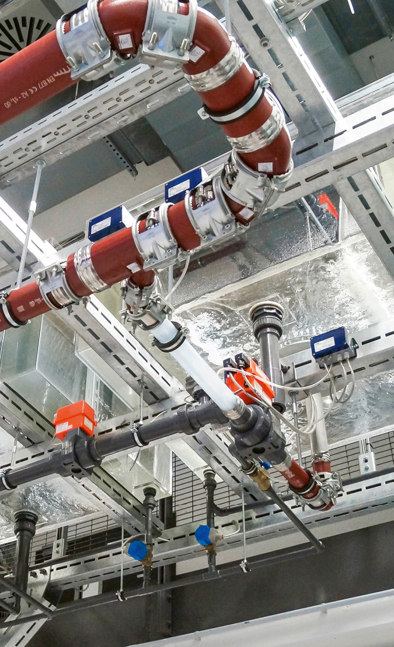 Versuchsaufbau einer Entwässerung mit Druckströmung an der Westfälischen Hochschule in Gelsenkirchen.