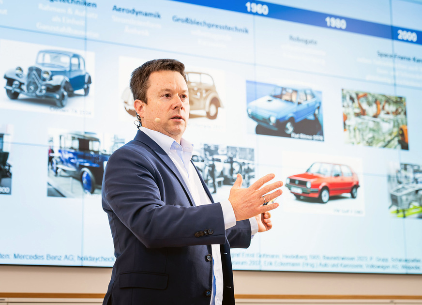 Prof. Dr.-Ing. habil. Christoph van Treeck ist Inhaber des E3D – Lehrstuhl für Energieeffizientes Bauen an der RWTH Aachen.