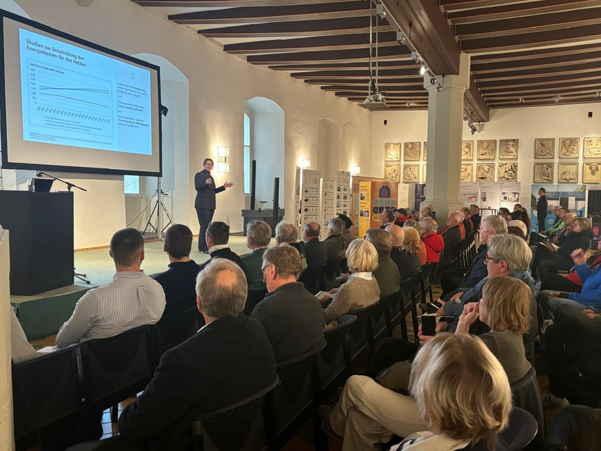 In den gut besuchten Vorträgen wurde die Wärmepumpe als solide, millionenfach erprobte Technik, die in zahllosen Häusern fleißig schnurrt, positioniert.