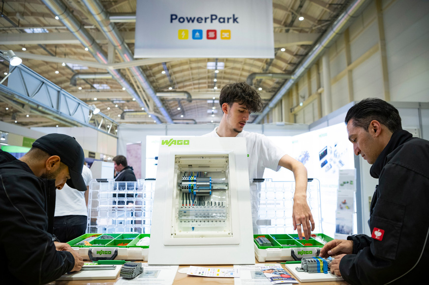 Auszubildende im Elektro- und SHK-Handwerk konnten im PowerPark der GET Nord spielerisch ausprobieren, was sie bislang erlernt haben.