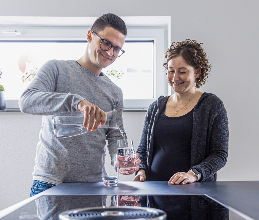 Nadine und Christian Lang haben sich für eine Enthärtungsanlage entschieden, um vor allem ihre Haushaltsgeräte und die Hausinstallation vor Kalkablagerungen zu schützen.