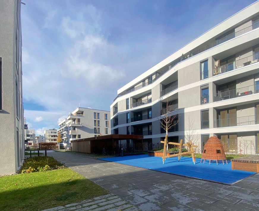 Die Gebäude im Ackermann-Park werden über Fernwärme beheizt, während zur Warmwasserbereitstellung jede Wohnung über eine eigene Trinkwasserstation verfügt.