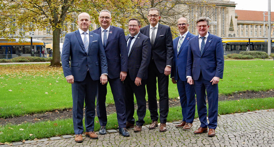 Der ZVSHK-Vorstand in neuer Zusammensetzung (v. l.): Marco Hanke (zuständig für Wirtschaft und Digitalisierung), Vizepräsident Frank Senger, Jens Wagner (Ressort Arbeit und Soziales), Präsident Michael Hilpert, Stefan Menrath (Schwerpunkt Technik) und Hauptgeschäftsführer Helmut Bramann. Nicht im Bild: Hans-Werner Eschrich.