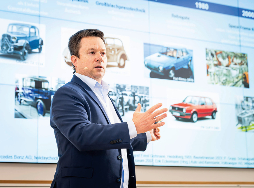 Für Prof. Dr.-Ing. habil. Christoph van Treeck (E3D&nbsp;– Lehrstuhl für Energieeffizientes Bauen an der RWTH Aachen) führt an der ­Industrialisierung des Bauens kein Weg vorbei, um die ­aktuellen ­Herausforderungen wie Fachkräftebedarf und Kosten zu meistern, aber gleichzeitig auch die ­Bedarfe beispielsweise im Geschosswohnungsbau zu bedienen.