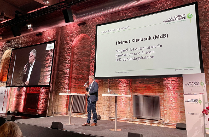 Für Helmut Kleebank hat die Frage nach der Finanzierung hohe Bedeutung. Sinkende Strompreise, niedrige Netzentgelte und eine geringere Stromsteuer ließen sich nicht mit bestehenden Instrumenten bezahlen.