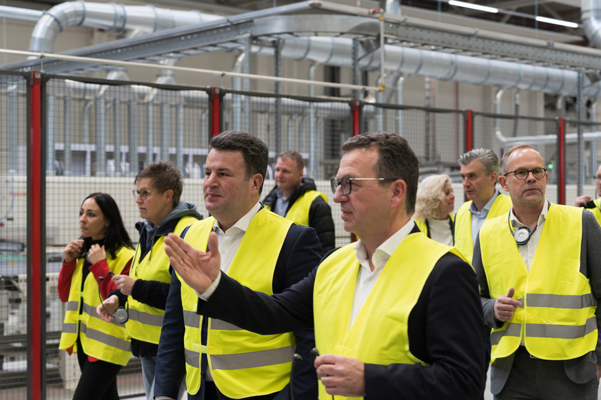 Bundesarbeitsminister Hubertus Heil zusammen mit Markus Schüller und Jan Kurth (v.l.n.r.)