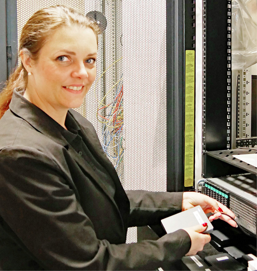 Eine wichtige Regel im Unternehmen: Die Datenströme jedes Arbeitstages kommen auf ein Datenband und werden zur Sicherheit ­außerhalb der Firma aufgehoben.