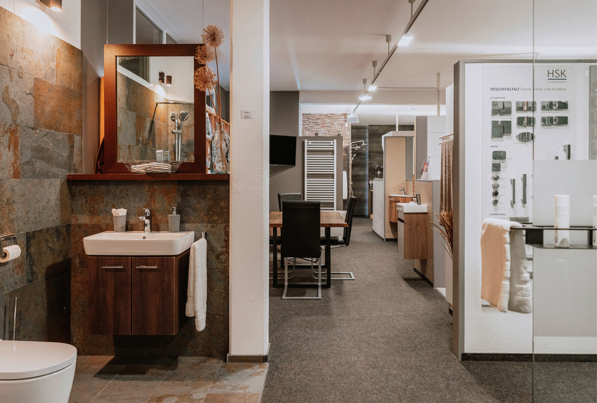 Erhöhte Lasten fallen an, wenn zusätzlich zur Wohnfläche auch die Ausstellung in kurzer Zeit aufgeheizt werden soll oder die Lagerräume zum Frostschutz „überschlagen“ temperiert werden müssen.