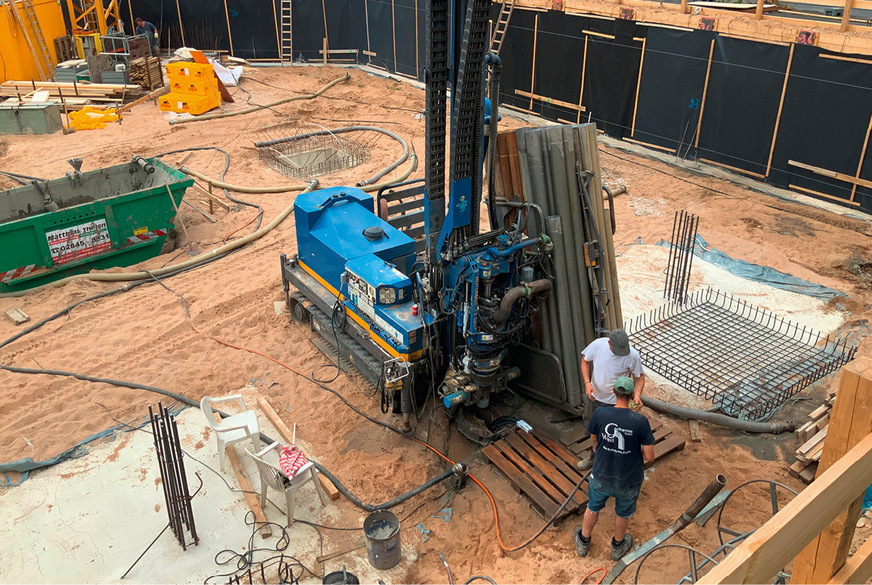 Die Erdbohrungen nach dem Konen-Konzept werden unter das Gebäude gebracht.