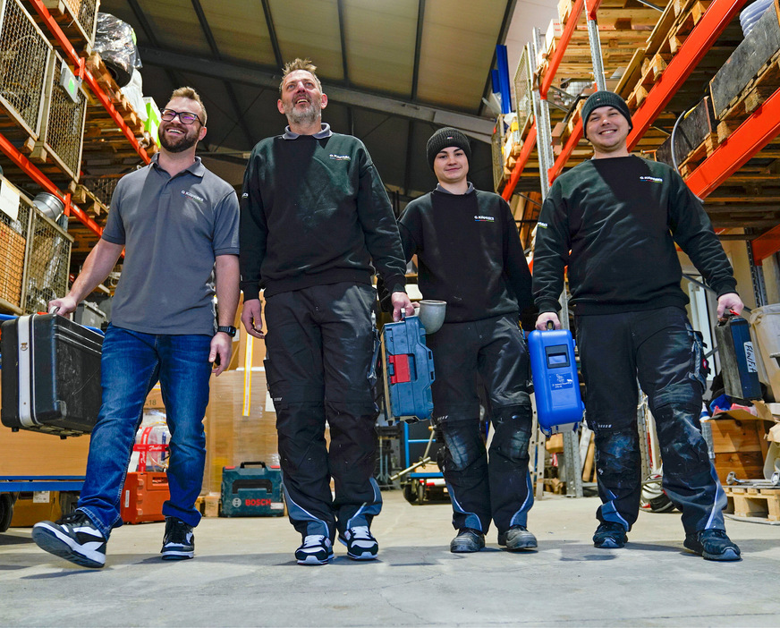 Berufserfahrung trifft Begeisterung: Inzwischen sind bei Küppers wieder einige Jugendliche in den Ausbildungsberuf zum ­Anlagenmechaniker gestartet.