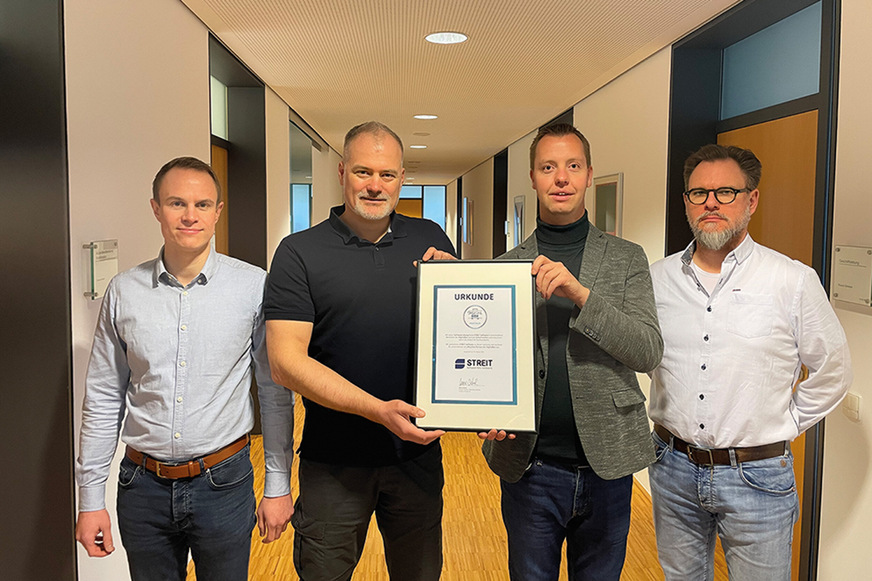 Streit Software ist offizieller Partner der GC-Gruppe im Rahmen&nbsp;der DigitalBox. Im Bild (v.l.n.r.): Jonas Kammerer (Leitung Online-Marketing&nbsp;Streit Software), Mario Deibel (GC-Gruppe), Dennis Weseloh (Leitung Vertrieb,&nbsp;Streit Software) und Lars Oberländer (GC-Gruppe). Gemeinsam setzen&nbsp;sie auf digitale Lösungen für das Handwerk.der DigitalBox. Im Bild (v.l.n.r.): Jonas Kammerer (Leitung Online-Marketing&nbsp;Streit Software), Mario Deibel (GC-Gruppe), Dennis Weseloh (Leitung Vertrieb, Streit Software) und Lars Oberländer (GC-Gruppe). Gemeinsam setzen sie auf digitale Lösungen für das Handwerk.