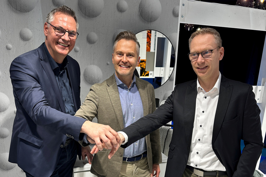 Drei Partner – ein Ziel: die Stärkung des SHK-Handwerks. Heiko Leihbecher (Mitte), Sales Director Hansa Armaturen DACH, freut sich über die neue Kooperation mit Sven Mischel (li.), Vorstandsvorsitzender SHK eG, und Sven Strickmann (re.), Einkauf und Lieferantenmanagement bei Garant Haus + Bad.