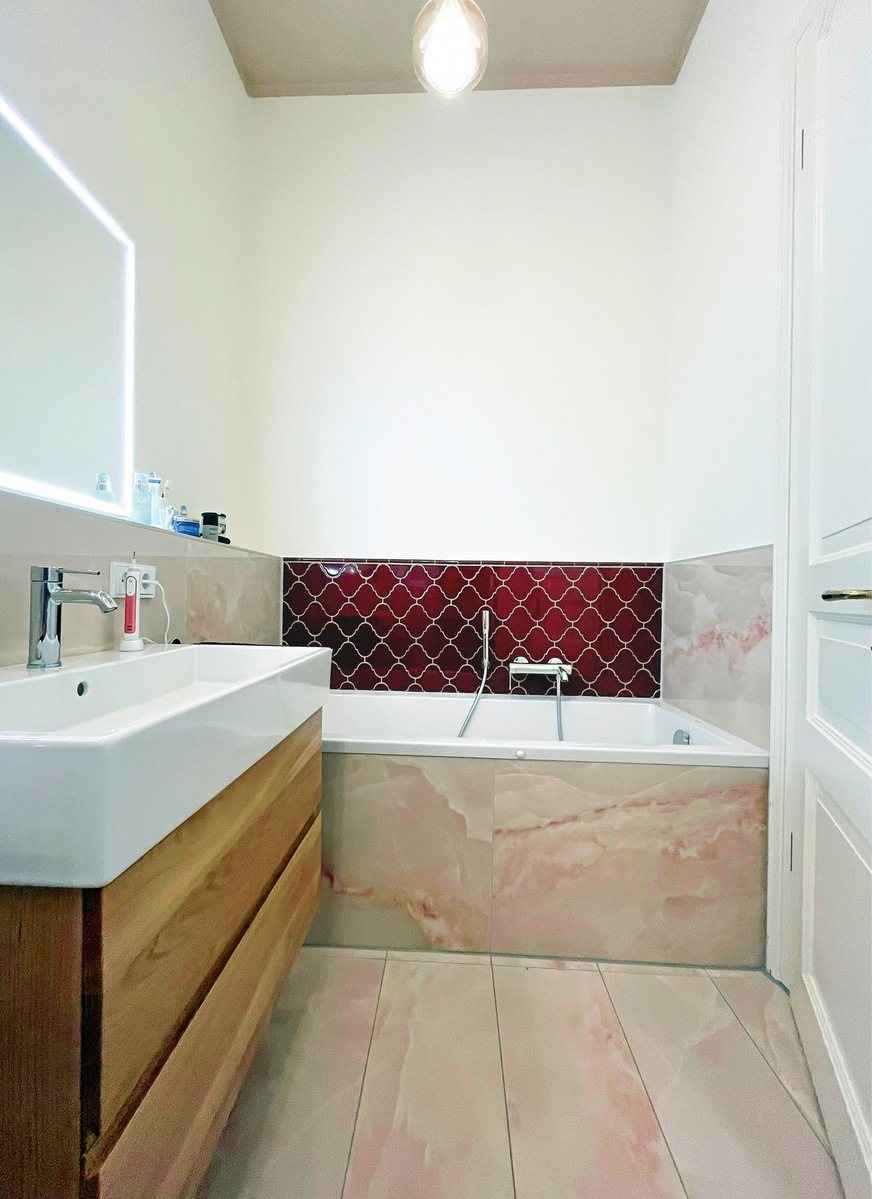 Die Badewanne behält ihren angestammten Platz und sieht nach einer gründlichen Politur wieder so schön aus wie am ersten Tag.