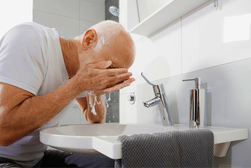 Täglich werden hierzulande laut UBA pro Person rund 126 l Trinkwasser verbraucht. Daher hat die Trinkwasserhygiene innerhalb der TGA einen aus regulatorischer Sicht hohen Stellenwert.