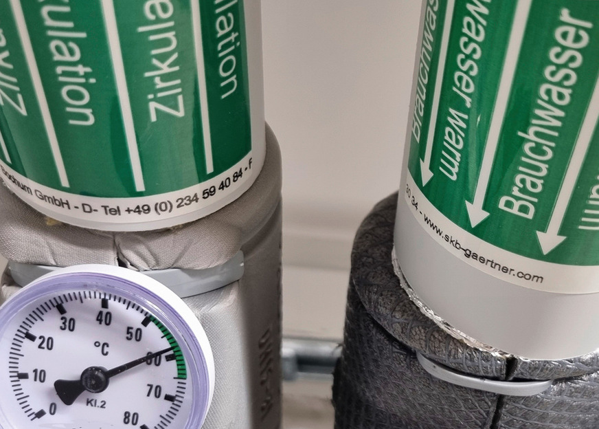 Die Temperaturspreizung von 60/55 °C in Zirkulationskreisen von Trinkwasser warm nach DVGW-Arbeitsblatt W 551 gehört zu den a. a. R. d. T. und ist damit einzuhalten.