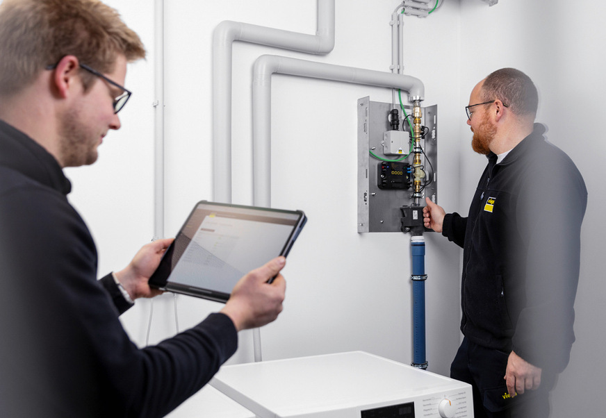 Uneinheitliche Regelwerke können die Intervalle des Wasserwechsels in Trinkwasser-Installationen zum Diskussionsthema machen. Bei Spülstationen mit der Viega-Hygiene-Funktion etwa, die den bestimmungsgemäßen Betrieb automatisch unterstützen, ist dank der individuellen Programmierung eine Anpassung auch dann problemlos möglich, wenn das Intervall später beispielsweise von sieben Tagen auf 72 Stunden verkürzt werden soll.