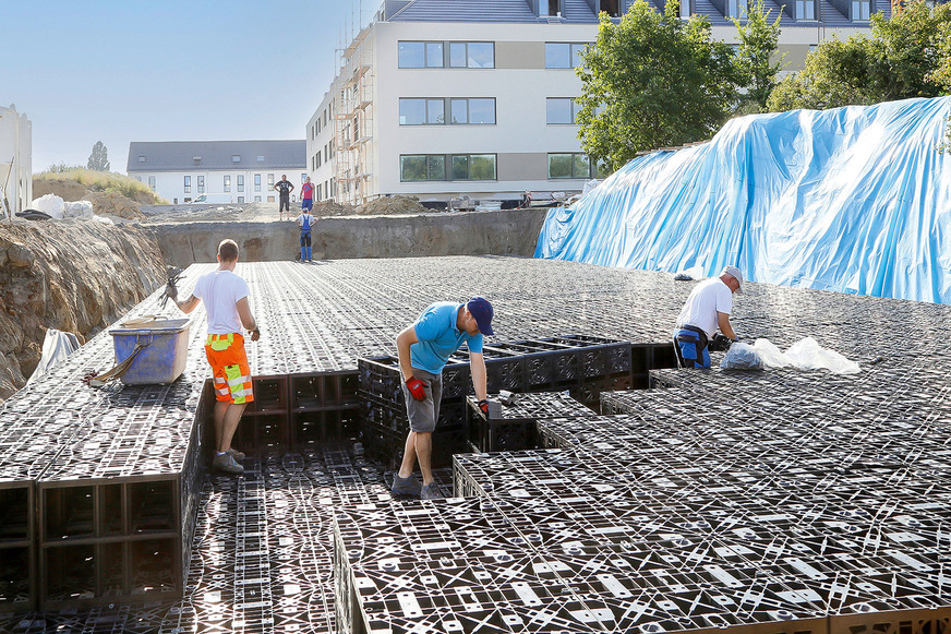 Bei Bauvorbereitung und Baustellenorganisation sind in Bezug auf Versickerungsanlagen einige Punkte zu berücksichtigen. Für komplexere Vorhaben empfiehlt sich eine Fachbauleitung.