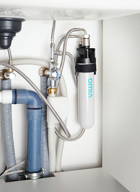 Der Trink­was­ser­filter viwa wird unter der Küchen­zeile an­ge­schlos­sen und verwandelt die&nbsp; Küchen­ar­matur in eine Zapf­stelle für hoch­wer­tiges Trink­wasser.