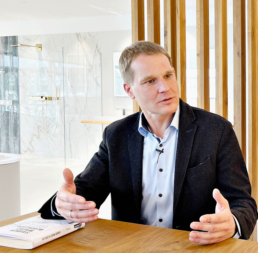 Tim Baral spricht sich für eine neue Hygienekultur aus, die sich an japanischen ­Duschtoiletten orientiert. Er setzt sich dafür ein, das Bewusstsein für moderne ­Hygiene&nbsp;in Deutschland zu schärfen.