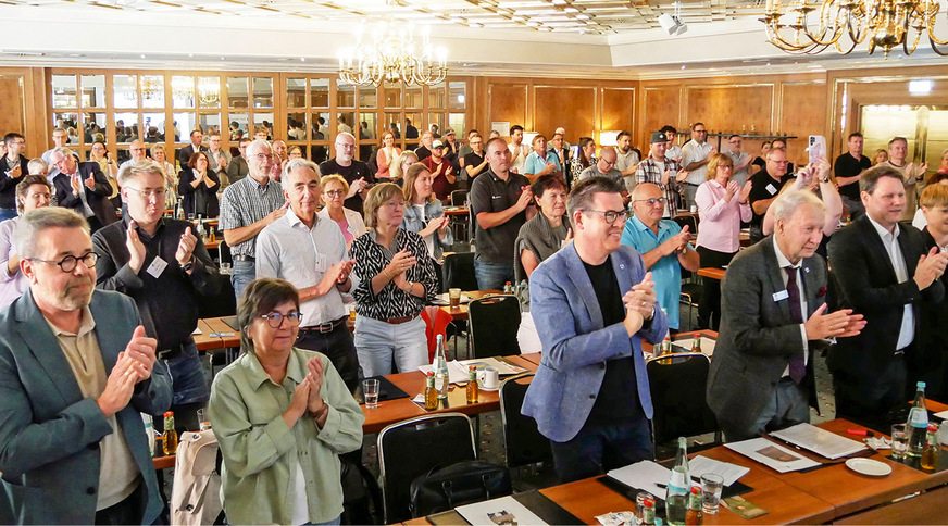 Zufriedene Gesichter: Über 140 Teilnehmer aus den angeschlossenen bad & heizung-Mitgliedsbetrieben sowie engagierte Industriepartner&nbsp;hatten sich zur Jahrestagung in Stuttgart angemeldet.