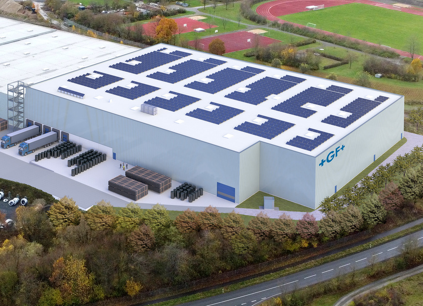 Mit der Erweiterung der Kapazitäten von bisher rund 3000 auf mehr als 6000 eingelagerte Produkte wird der Standort Haßfurt zum europäischen Lager- und Distributionszentrum für das gesamte GF Building Flow Solutions Portfolio ausgebaut. Die neue Logistikhalle bietet rund 9500 m² Lagerfläche sowie ein ca. 2500 m² großes Außenlager. Mit 16 m Höhe ist sie für halb-automatische Schmalgangregale und ca. 20.000 Palettenstellplätze ausgelegt. Von hier aus gehen die Produkte in über 70 Länder weltweit.