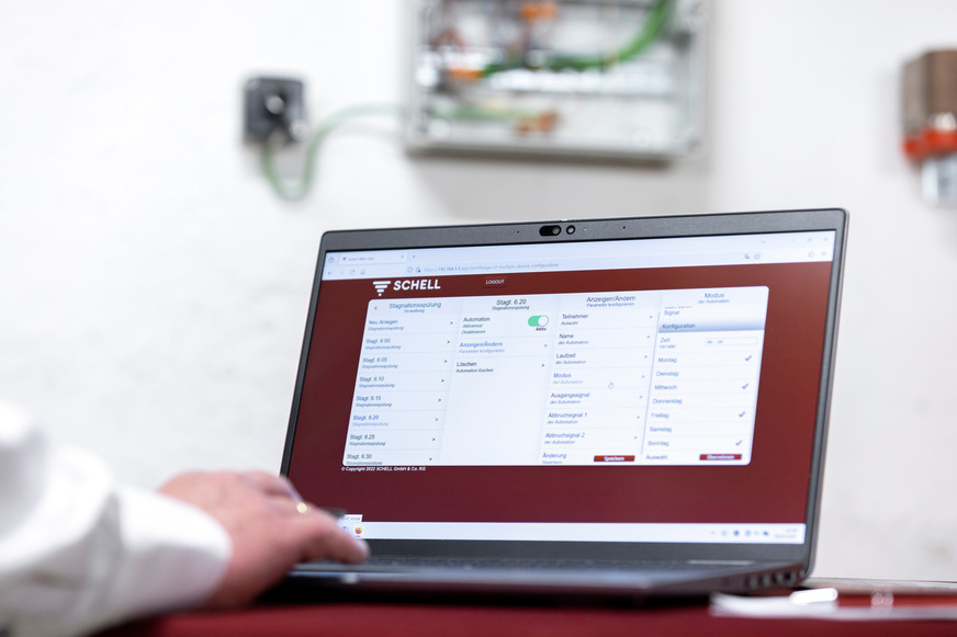 Das Schell Wassermanagement-System SWS ermöglicht nach entsprechender Programmierung die automatische Auslösung von Stagnationsspülungen zum Erhalt der Trinkwassergüte: zeit- und/oder temperaturgesteuert, kabelgebunden und/oder funkvernetzt.