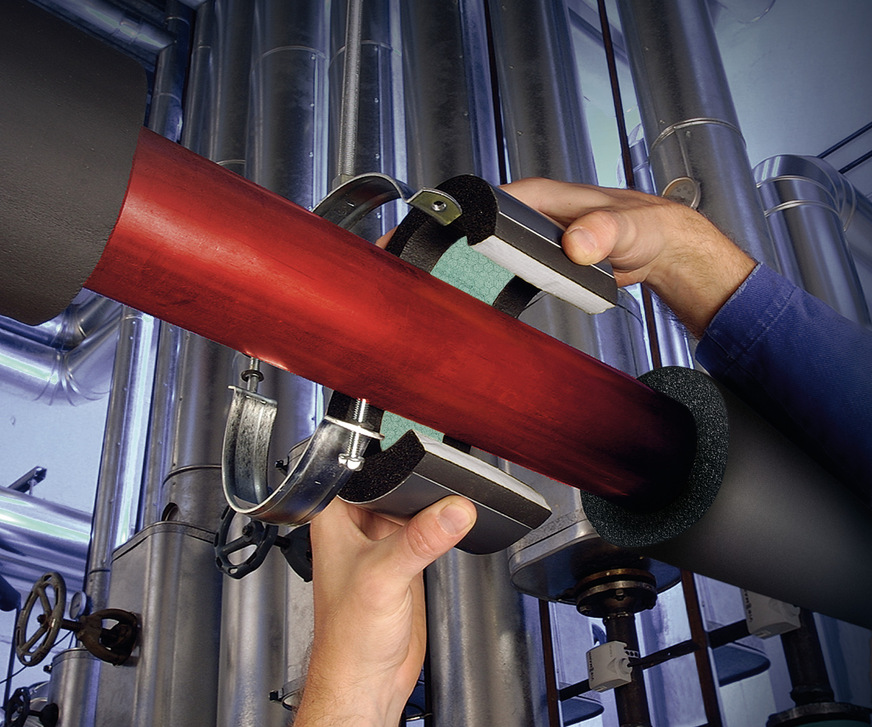 Der ArmaFix Rohrträger erfüllt die Anforderungen der DIN 4140 und sorgt für eine sichere und montagefreundliche thermische Entkopplung im Befestigungsbereich.