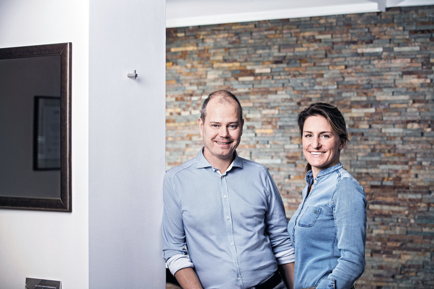 Alexa und Henning Senger (li.) verstehen sich als Experten für mobile Luxustoiletten.