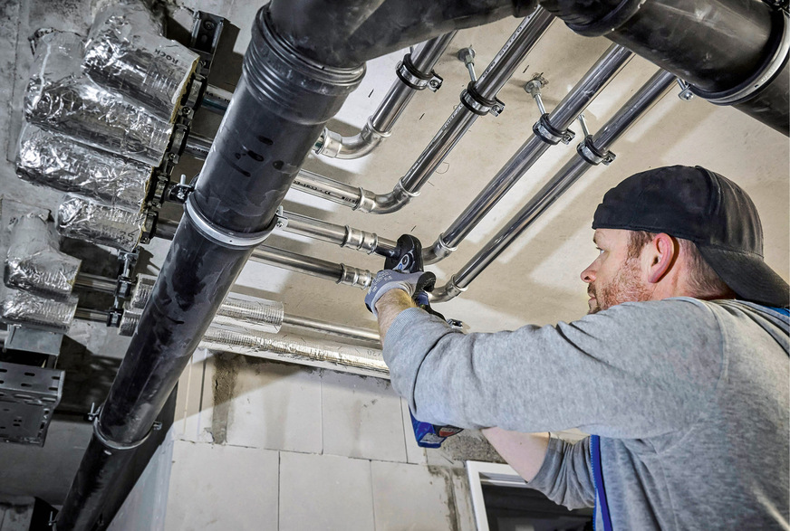 Der Umstieg auf erneuerbare Energien erfordert meist einen umfassenden Umbau der Heizungs- und Wärmeverteilinfrastruktur.