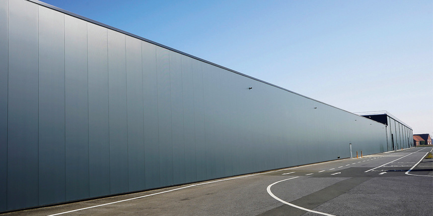 Bei Starkregen übernimmt die Notentwässerung und speit das Regenwasser auf schadlos überflutbare Flächen.