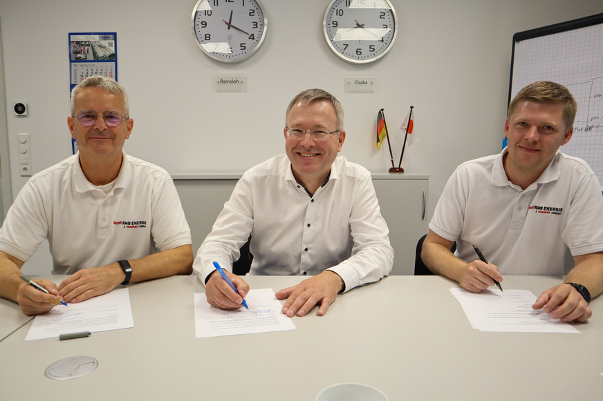 RMB Energie und das Schwesterunternehmen Tedom rücken auch im Servicebereich zusammen. Von links: Jens Brake, Geschäftsführer RMB Energie, Klaus Badstieber Geschäftsführer Tedom, Sascha Sandomier, Leiter Service bei RMB Energie.