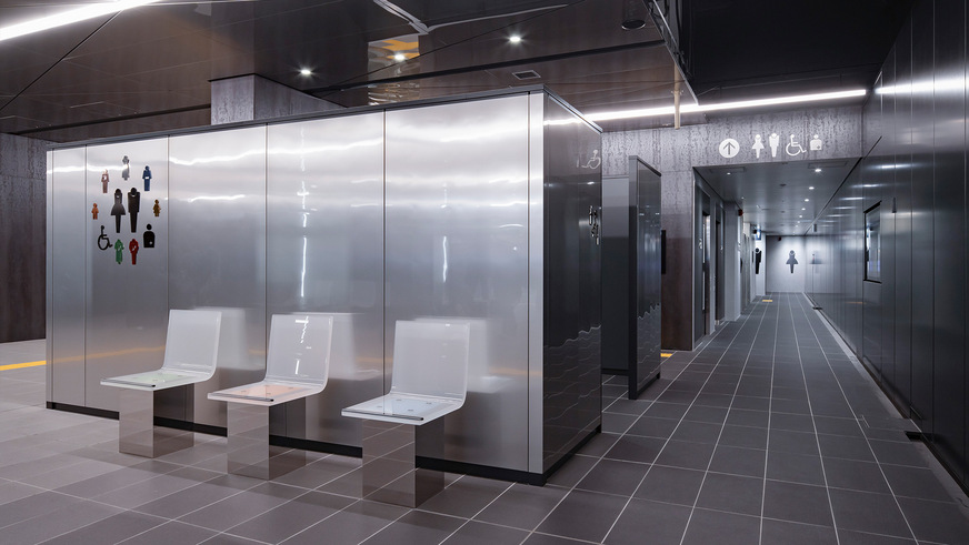 Barrierefreie Toilettenanlagen von Toto an der U-Bahnstation Yumeshima bieten höchsten Hygienestandard für alle Besucherinnen und Besucher der Expo 2025 in Osaka.