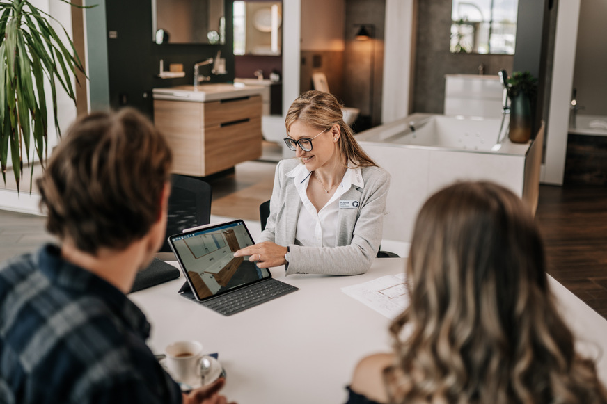 In den Holter-Ausstellungen werden haptisches Produkterlebnis und digitale Planung in einem harmonischen Beratungsprozess vereint.