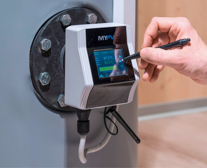 Konzipiert wurde die AC Elwa 2 für netzgekoppelte PV-Anlagen. Sie ist mit vielen Wechselrichtern, Batteriespeichern und Smart-Home-Systemen kompatibel.