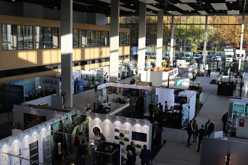 Die Bad direkt findet an wechselnden Orten im gesamten Bundesgebiet statt. Auf der Messe können sich SHK-Profis bei hochkarätigen Ausstellern über aktuelle Trends der Branche informieren.