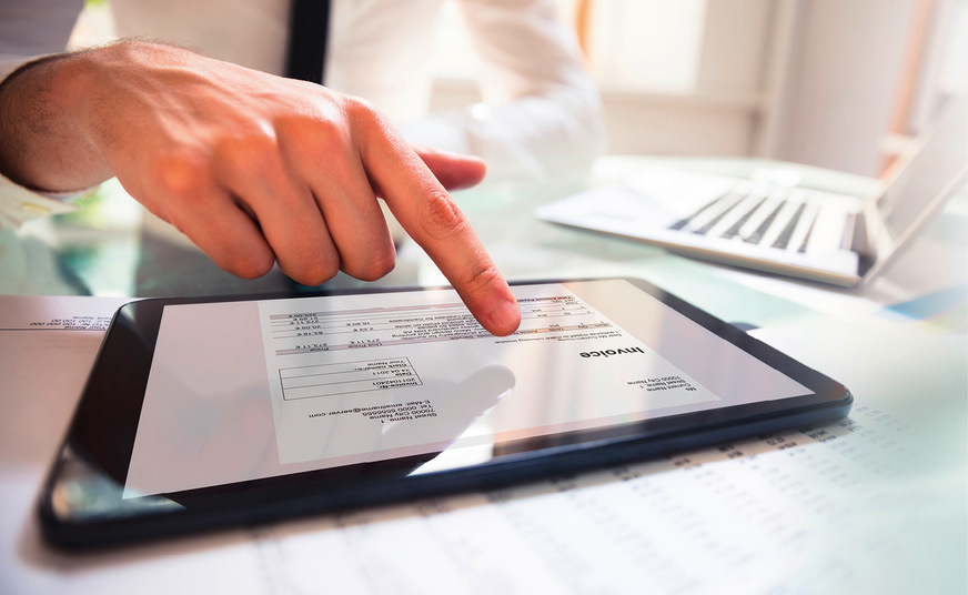 KI-Anwendungen, die sich nahtlos in bestehende ERP-­Systeme integrieren lassen, ­entlasten die Mitarbeitenden. Sie automatisieren die Erstellung von Angeboten, Rech­nungen und Lieferscheinen.