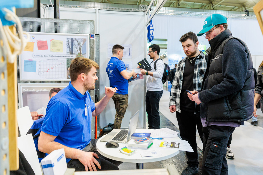 Austausch auf der SHK+E Essen 2024.