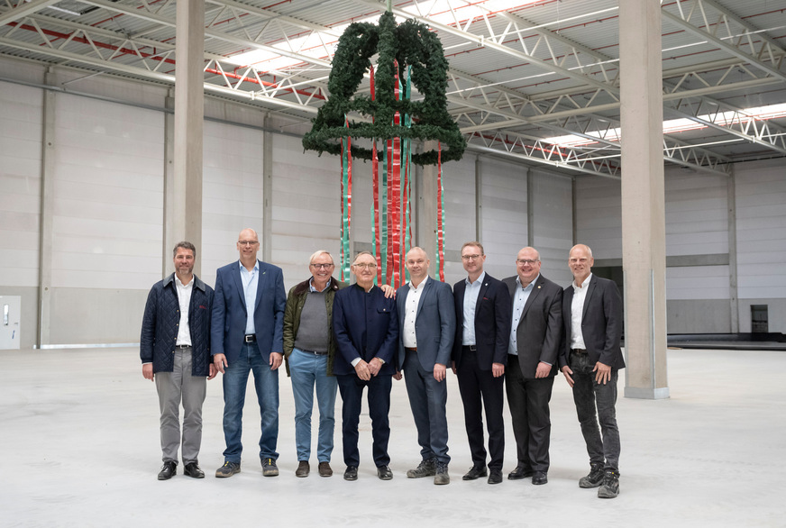 v.l.: Dr. Ingo Müller (Aufsichtsrat Nordwest), Thorsten Sega (Vorstand Nordwest), Dr. Helmut Rothenberger, Karl Rothenberger, Mario Kling (Geschäftsführer Goldbesck Nord), Dr. Jens Mischak (Landrat Vogelsbergkreis), Stephan Paule (Bürgermeister Alsfeld), Jens Rasche (Architekt)