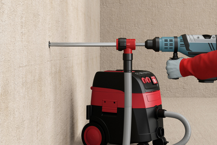 Antwort auf bohrende Fragen: Durch den Einsatz des Hohlbohrers FHD II erübrigen sich die Bohrlochreinigung und das Säubern der Baustelle. Anwender sparen Zeit und schützen sich vor Stäuben, die beim Bohren, Ausblasen und Ausbürsten entstehen. Fehler beim Reinigen werden vermieden – die Anker erreichen ihre zugesicherten Tragfähigkeiten.