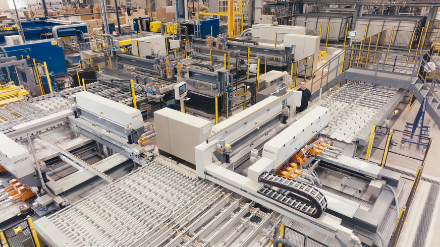 Mit der Investition in die neue, hochmoderne Glasanlage stellt sich HSK Duschkabinenbau für die Zukunft auf und bekennt sich eindeutig zur Produktionsstätte im heimischen Sauerland.