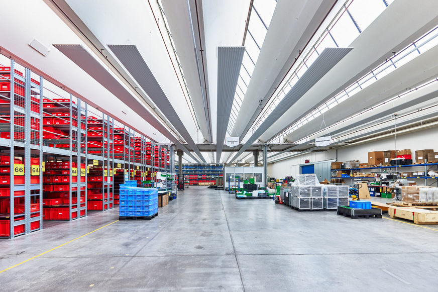 Zehnder Deckenstrahlplatten sind eine effiziente, nachhaltige und komfortable Lösung für die Klimatisierung von großvolumigen Gebäuden, wo herkömmliche Heizsysteme oft hohe Energiemengen verbrauchen.