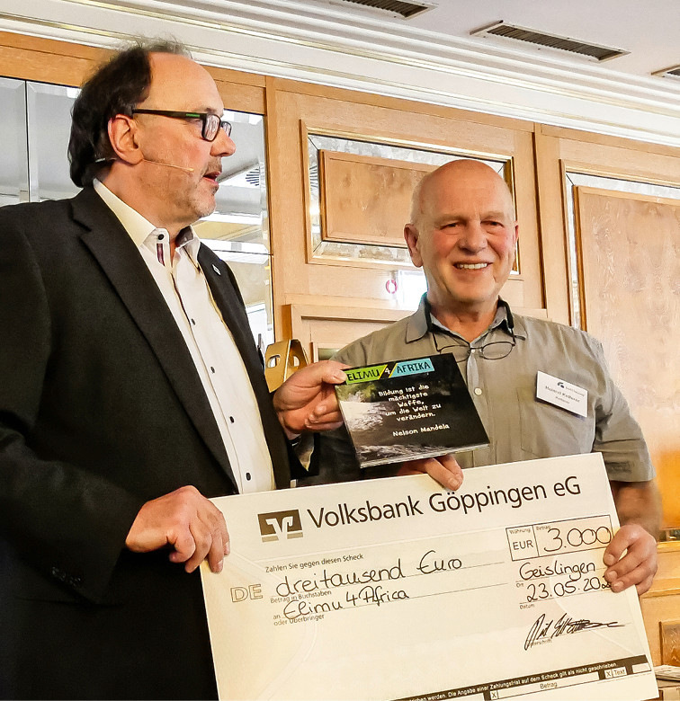 Die in Geislingen ansässige Handwerkskooperation bad&heizung AG spendet jedes Jahr 3000 Euro. Auf der Mitgliederversammlung überreichte Vorstand Dirk Schlattmann (l) bad&heizung-Mitglied Roland Ketterer den symbolischen Check.