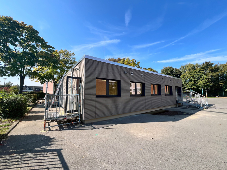 Die Stadt Mönchengladbach hat innerhalb von 5 Monaten flexible Schulräume mit All-in-One Lüftungslösung von Airflow errichten lassen.